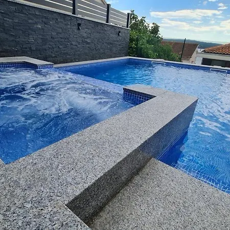 Blazevic, Heated Pool&jacuzzi *