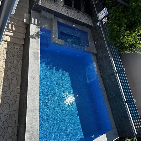 Blazevic, Heated Pool&jacuzzi 德拉马利