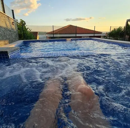 Blazevic, Heated Pool&jacuzzi 아파트 드라말리