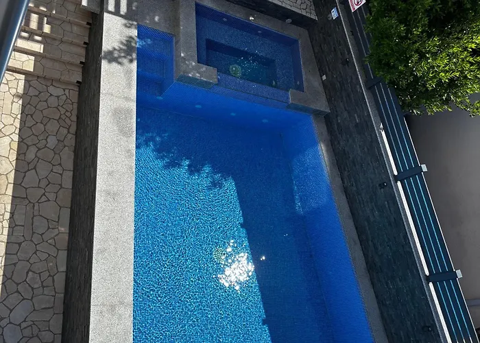 Blazevic, Heated Pool&jacuzzi 드라말리