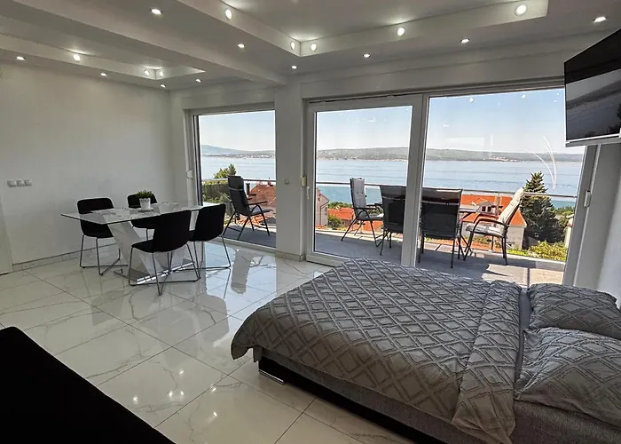 Blazevic, Heated Pool&jacuzzi 아파트