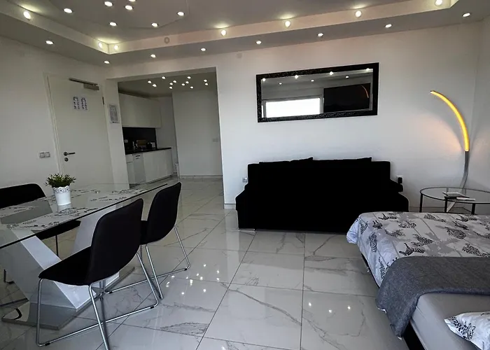 Blazevic, Heated Pool&jacuzzi * 드라말리