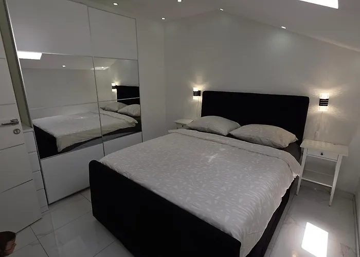 Blazevic, Heated Pool&jacuzzi 아파트 *