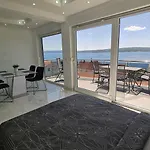 Blazevic, Heated Pool&jacuzzi * Dramalj