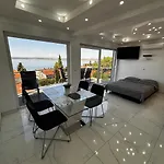 Blazevic, Heated Pool&jacuzzi Apartment *