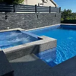 Apartment Blazevic, Heated Pool&jacuzzi *