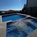 Blazevic, Heated Pool&jacuzzi Dramalj