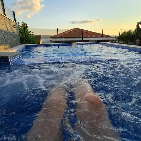 Blazevic, Heated Pool&jacuzzi דירה דראמליי