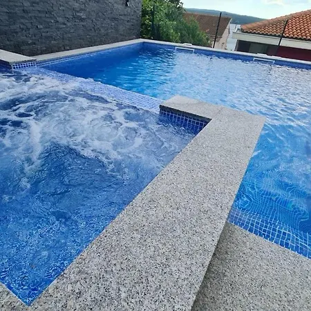 Blazevic, Heated Pool&jacuzzi * Dramalj