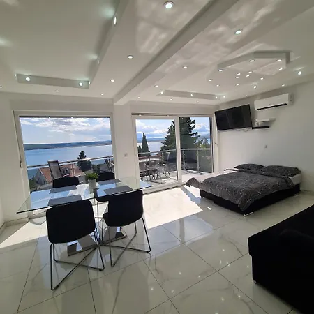 Blazevic, Heated Pool&jacuzzi * Dramalj