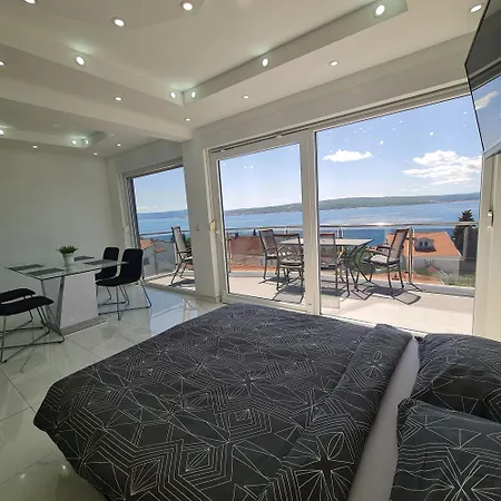 Blazevic, Heated Pool&jacuzzi Apartment