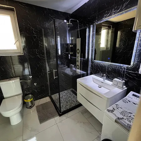 Blazevic, Heated Pool&jacuzzi דירה