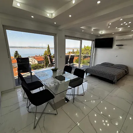 Blazevic, Heated Pool&jacuzzi דירה *