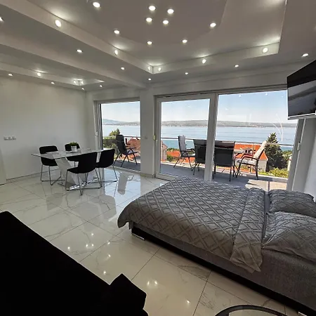 Blazevic, Heated Pool&jacuzzi Apartment