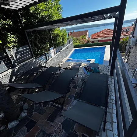 Blazevic, Heated Pool&jacuzzi דירה