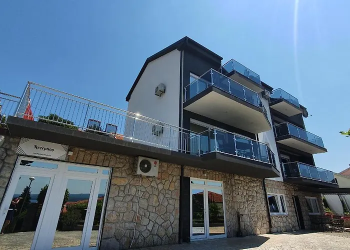 Blazevic, Heated Pool&jacuzzi * Dramalj