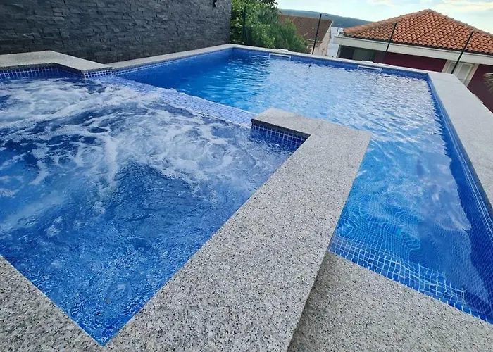 Blazevic, Heated Pool&jacuzzi * Dramalj