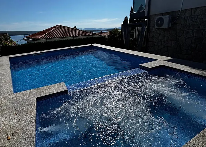 Blazevic, Heated Pool&jacuzzi Dramalj