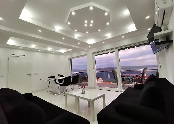 Blazevic, Heated Pool&jacuzzi * Dramalj